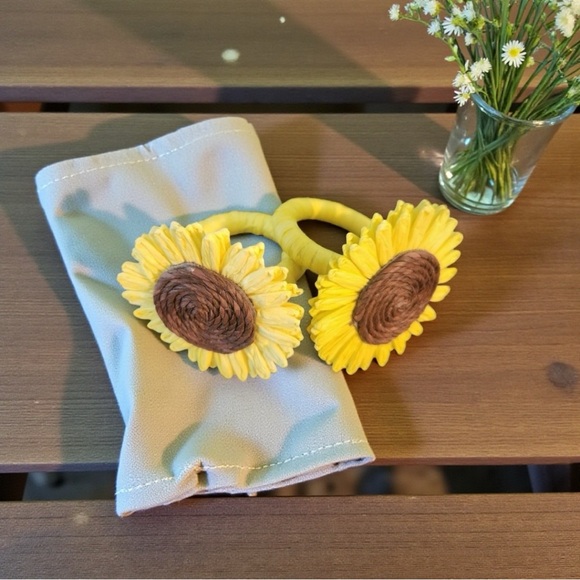 Hobby Lobby Sunflower Napkin Rings - Set of 4 - Picture 3 of 9